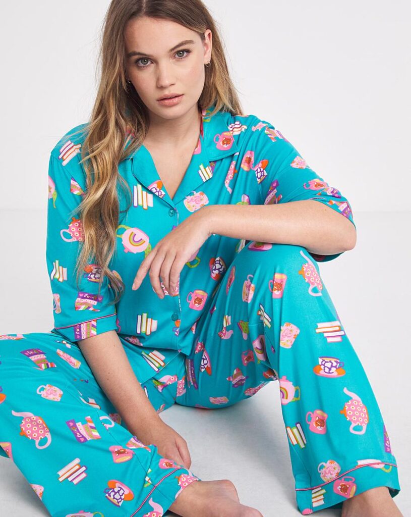 Chelsea Peers NYC Tea and Books PJ Set from Simply Be.